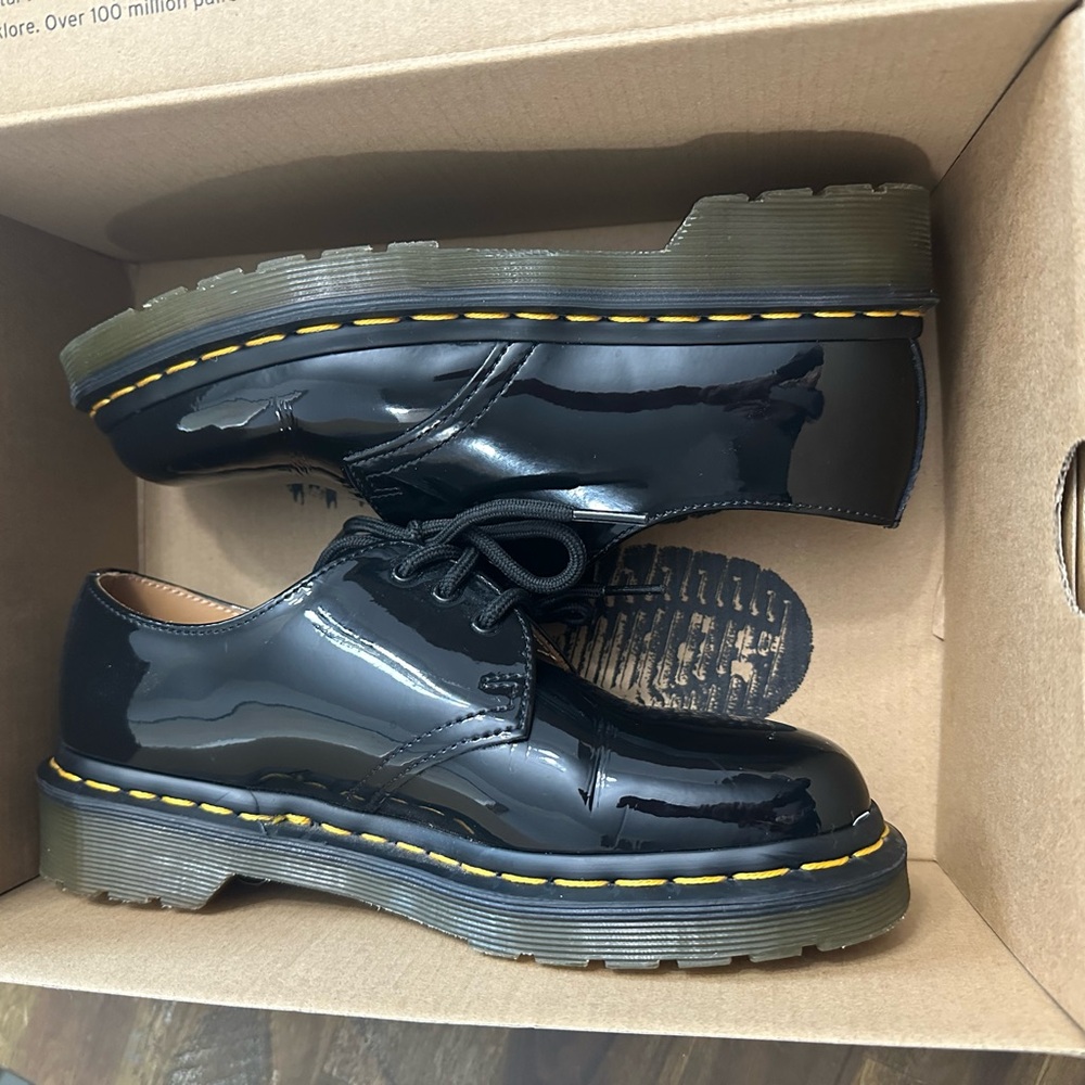 Size 6 Doc Martin Patent Leather Oxford Shoe